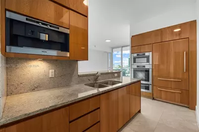 50 S Pointe Dr #1107, Miami Beach, FL 33139 - Photo 17