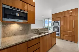 50 South Pointe Dr, Miami Beach, FL 33139 - Photo 17