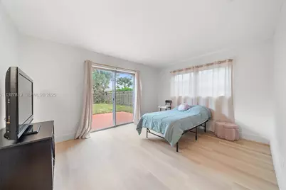 331 NE 42nd Ct, Oakland Park, FL 33334 - Photo 11