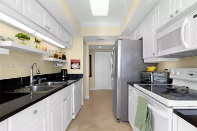 21055 Yacht Club Dr #2310, Aventura, FL 33180 - Photo 9