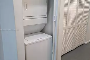 253 NE 2nd St, Miami, FL 33132 - Photo 9