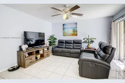 9710 SW 9th Ct, Pembroke Pines, FL 33025 - Photo 13