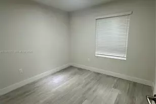 2555 NE 193rd St, Miami, FL 33180 - Photo 11