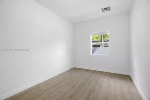 465 NE 165th St, Miami, FL 33162 - Photo 13