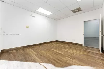 2850 Glades Circle #13, Weston, FL 33327 - Photo 9