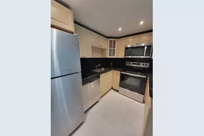 8290 Lake Dr #219, Doral, FL 33166 - Photo 9