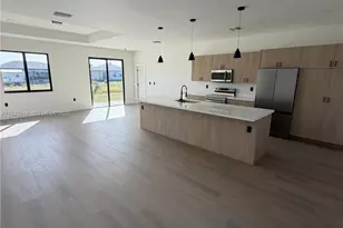 8033 Oakleaf Cir, Labelle, FL 33935 - Photo 7