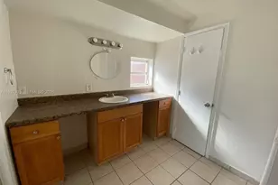 1020 NW 33rd Ave, Miami, FL 33125 - Photo 9