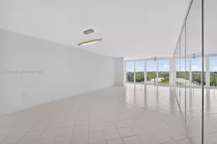 600 Grapetree Dr, Key Biscayne, FL 33149 - Photo 1