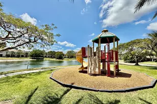 4855 Palmbrooke Cir, West Palm Beach, FL 33417 - Photo 13