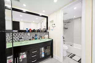 100 Bayview Dr, Sunny Isles Beach, FL 33160 - Photo 33