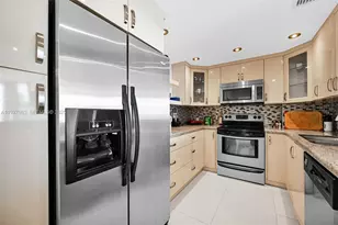 100 Bayview Dr, Sunny Isles Beach, FL 33160 - Photo 9