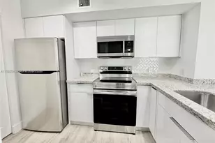 677 SW 111th Ave, Pembroke Pines, FL 33025 - Photo 5