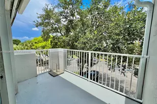677 SW 111th Ave, Pembroke Pines, FL 33025 - Photo 9