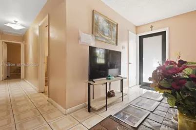 111 NE 175th St, North Miami Beach, FL 33162 - Photo 17