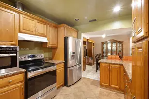 111 NE 175th St, North Miami Beach, FL 33162 - Photo 15