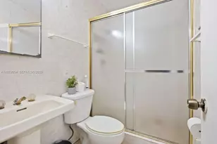 111 NE 175th St, North Miami Beach, FL 33162 - Photo 25