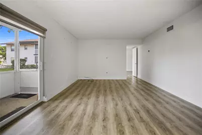 370 E Laurel Dr #3 E, Margate, FL 33063 - Photo 11