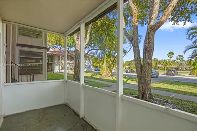 370 E Laurel Dr #3 E, Margate, FL 33063 - Photo 5