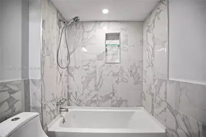 370 E Laurel Dr #3 E, Margate, FL 33063 - Photo 7