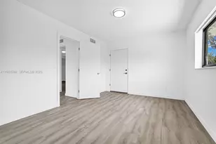 13210 Memorial Hwy, North Miami, FL 33161 - Photo 15