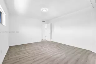 13210 Memorial Hwy, North Miami, FL 33161 - Photo 23