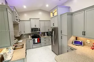 15500 Carriage Ct, Davie, FL 33331 - Photo 7