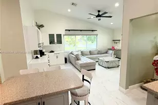 15500 Carriage Ct, Davie, FL 33331 - Photo 11