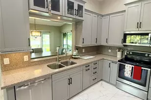 15500 Carriage Ct, Davie, FL 33331 - Photo 9