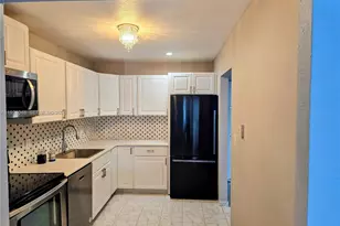 20505 E Country Club Dr, Aventura, FL 33180 - Photo 5