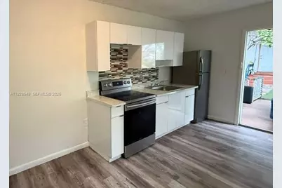 812 NW 26th Ave #B, Miami, FL 33125 - Photo 5