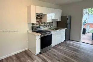 812 NW 26th Ave, Miami, FL 33125 - Photo 5