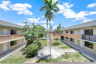 13210 Memorial Hwy #211, North Miami, FL 33161 - Photo 23