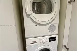 600 NE 36th St, Miami, FL 33137 - Photo 13