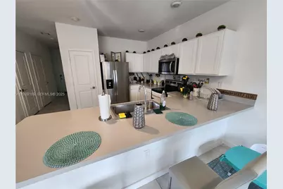 916 SE 17th Ct, Homestead, FL 33034 - Photo 5