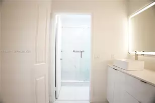 5141 NW 101st Pl, Doral, FL 33178 - Photo 9