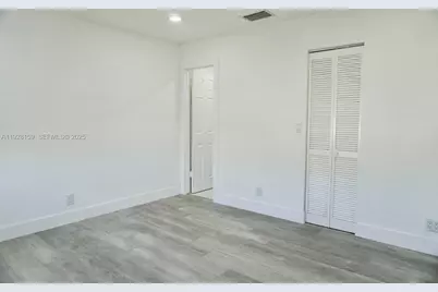 7800 SW 8th Ct, North Lauderdale, FL 33068 - Photo 9