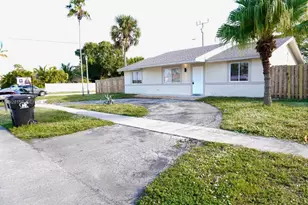 7800 SW 8th Ct, North Lauderdale, FL 33068 - Photo 5