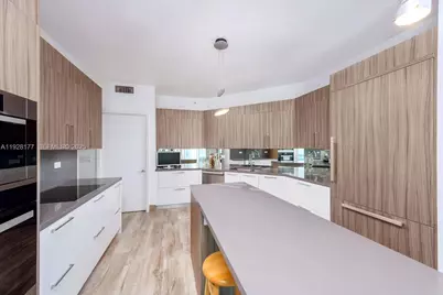 300 S Pointe Dr #1701, Miami Beach, FL 33139 - Photo 5