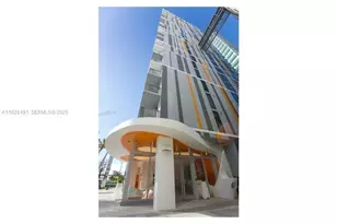 31 SE 6th St, Miami, FL 33131 - Photo 1