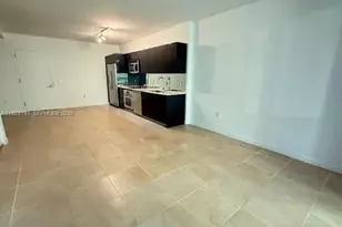 31 SE 6th St, Miami, FL 33131 - Photo 3