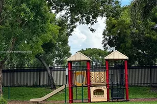 2002 Freeport Ln, Riviera Beach, FL 33404 - Photo 13