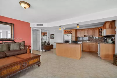 7135 Collins Ave #1015, Miami Beach, FL 33141 - Photo 5