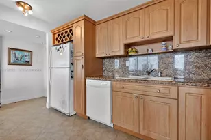 7135 Collins Ave, Miami Beach, FL 33141 - Photo 9