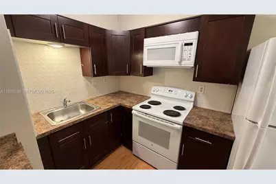 1310 NE 14th Ave #2, Fort Lauderdale, FL 33304 - Photo 1