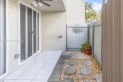 10000 NW 80th Ct #2162, Hialeah Gardens, FL 33016 - Photo 13