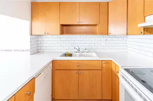 10000 NW 80th Ct, Hialeah Gardens, FL 33016 - Photo 3