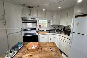 573 NE 47th Ct, Deerfield Beach, FL 33064 - Photo 13