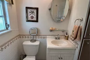 573 NE 47th Ct, Deerfield Beach, FL 33064 - Photo 3