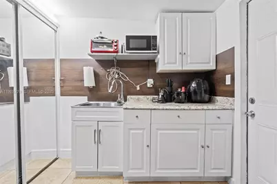 8822 NW 112th Ter, Hialeah Gardens, FL 33018 - Photo 5